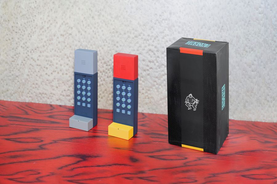 Three ENORME telephones